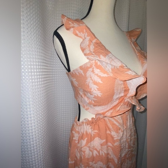 Women’s H&M NWT Wide leg peachy jumpsuit tied at the back soft fabric size small - Picture 5 of 13